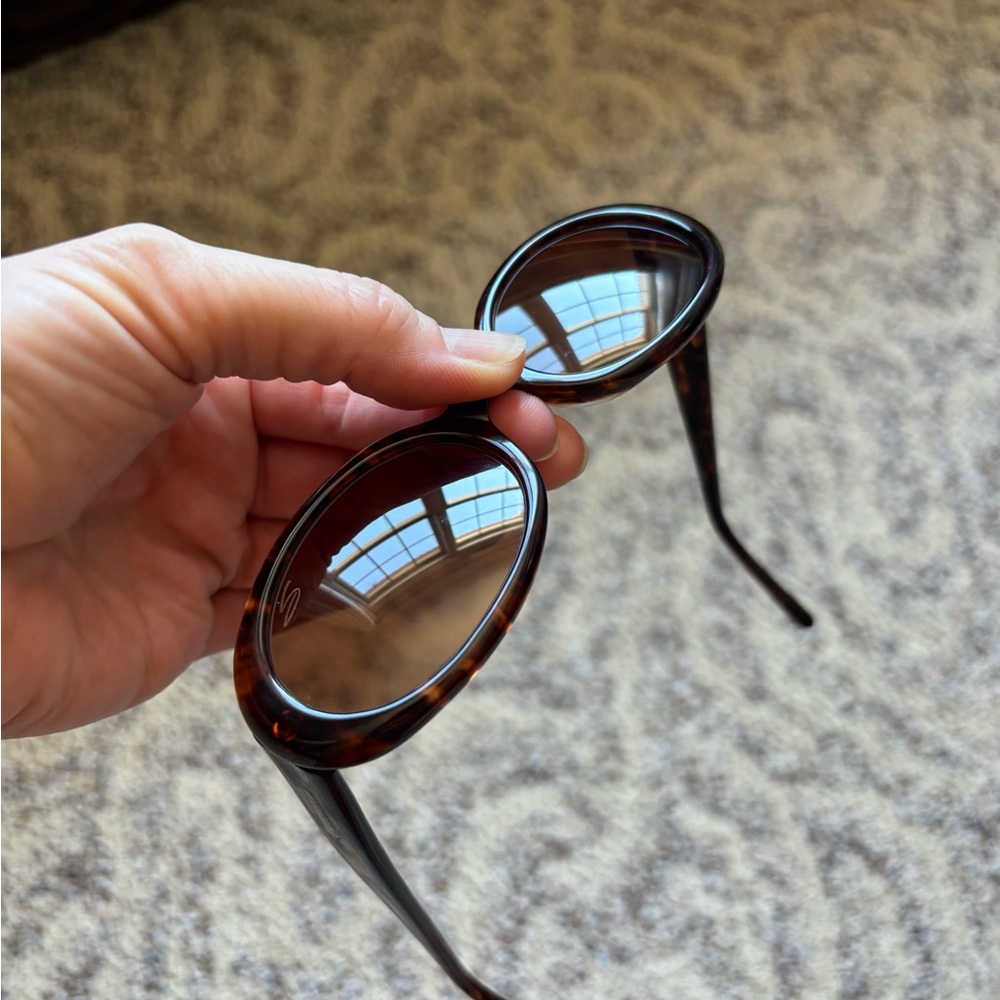 Women's Serengeti tortoise shell sunglasses - Picture 8 of 12